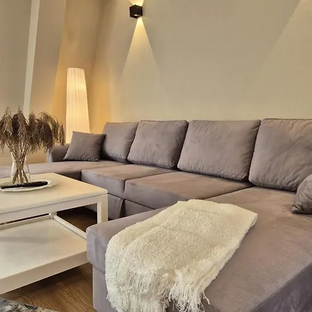 Old Town Apartment *
